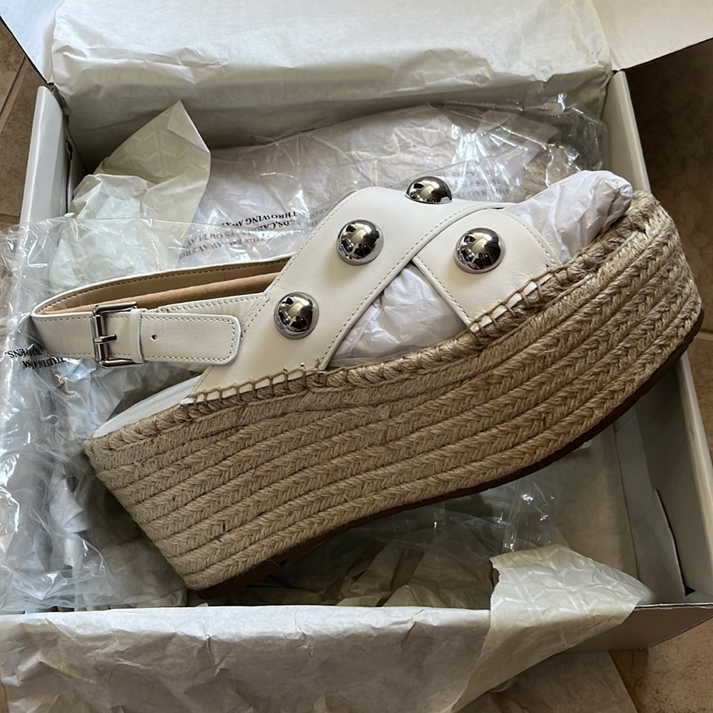 MARC FISHER- RELLA 9.5- IVORY LEATHER